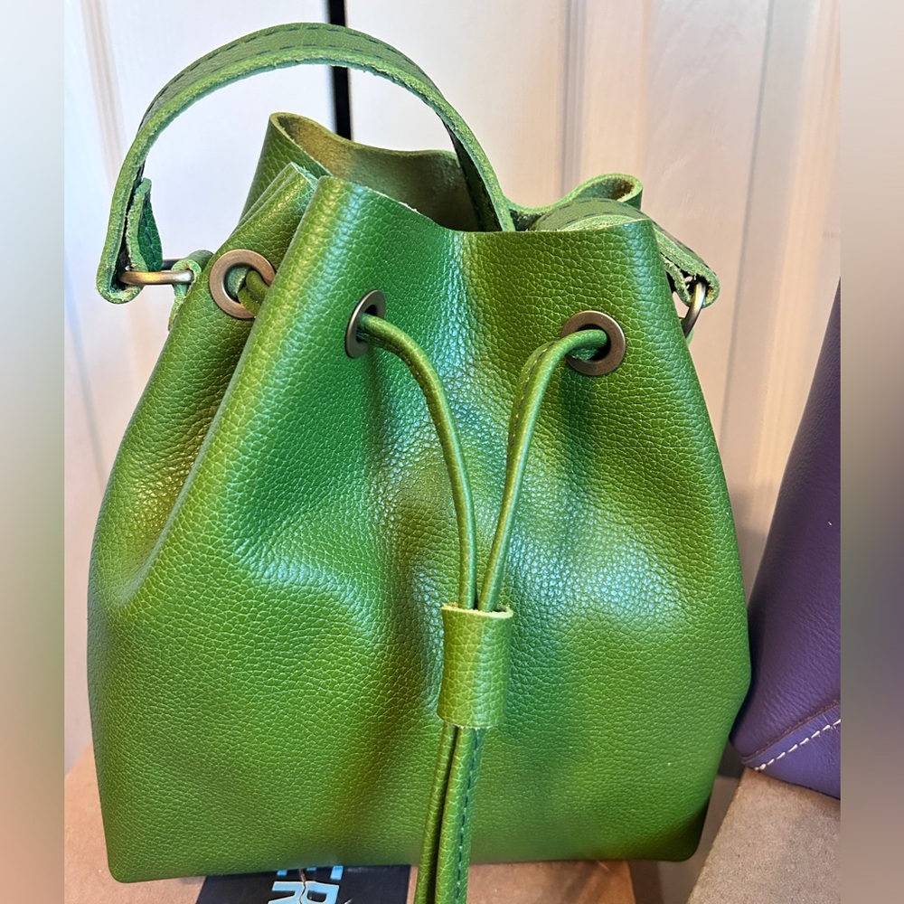 Portland Leather Small Bucket Bag Mantis